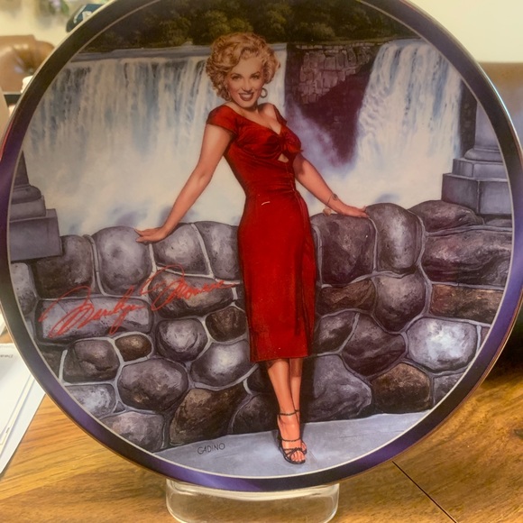 Marilyn Monroe Plates - Picture 2 of 8